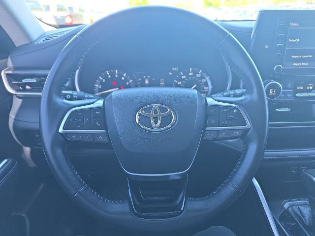 Used 2021 Toyota Highlander XLE AWD/4WD image 24