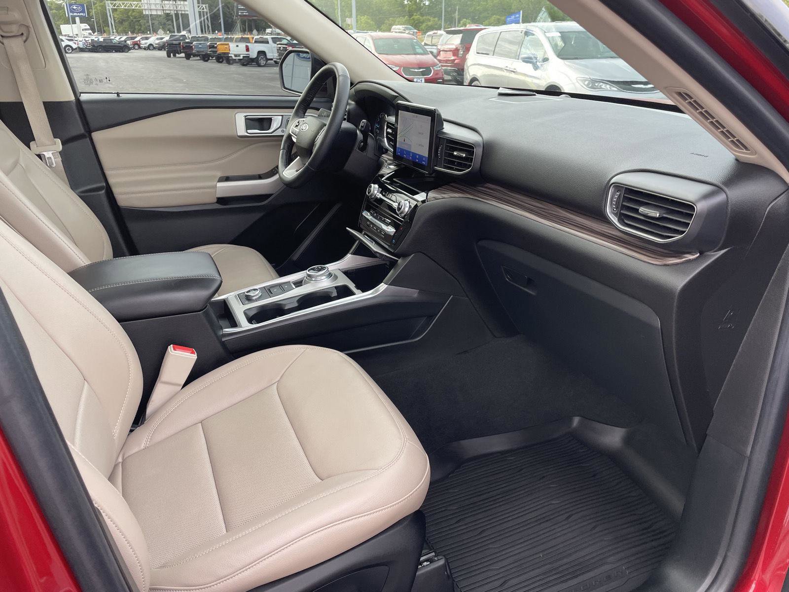 Certified 2022 Ford Explorer Limited w/ Equipment Group 301A AWD/4WD image 29