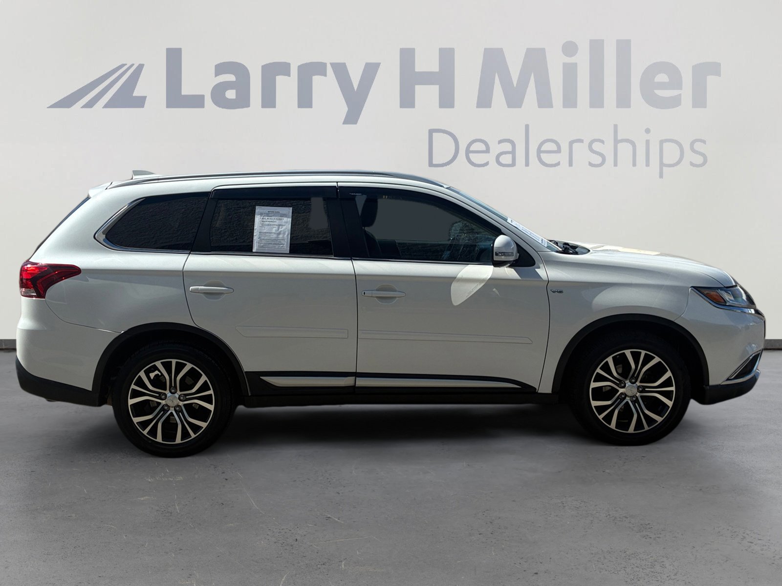 Used 2017 Mitsubishi Outlander GT image 6