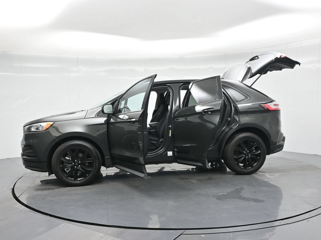 Certified 2022 Ford Edge SE w/ Black Appearance Package AWD/4WD image 36