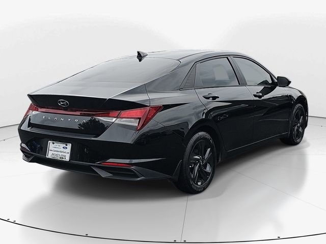 Used 2022 Hyundai Elantra SEL w/ Convenience Package FWD image 4