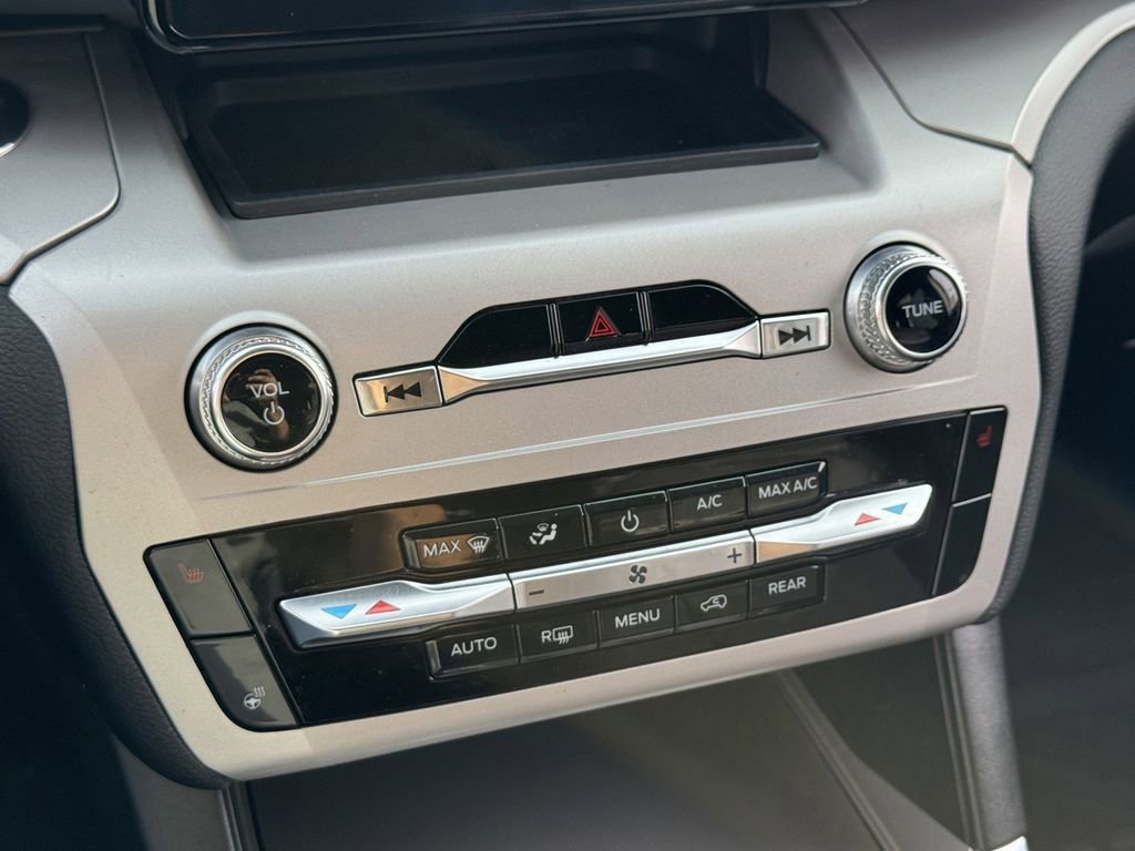 Certified 2023 Ford Explorer XLT w/ Equipment Group 202A image 18