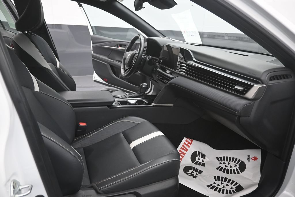Used 2025 Toyota Camry SE FWD image 16