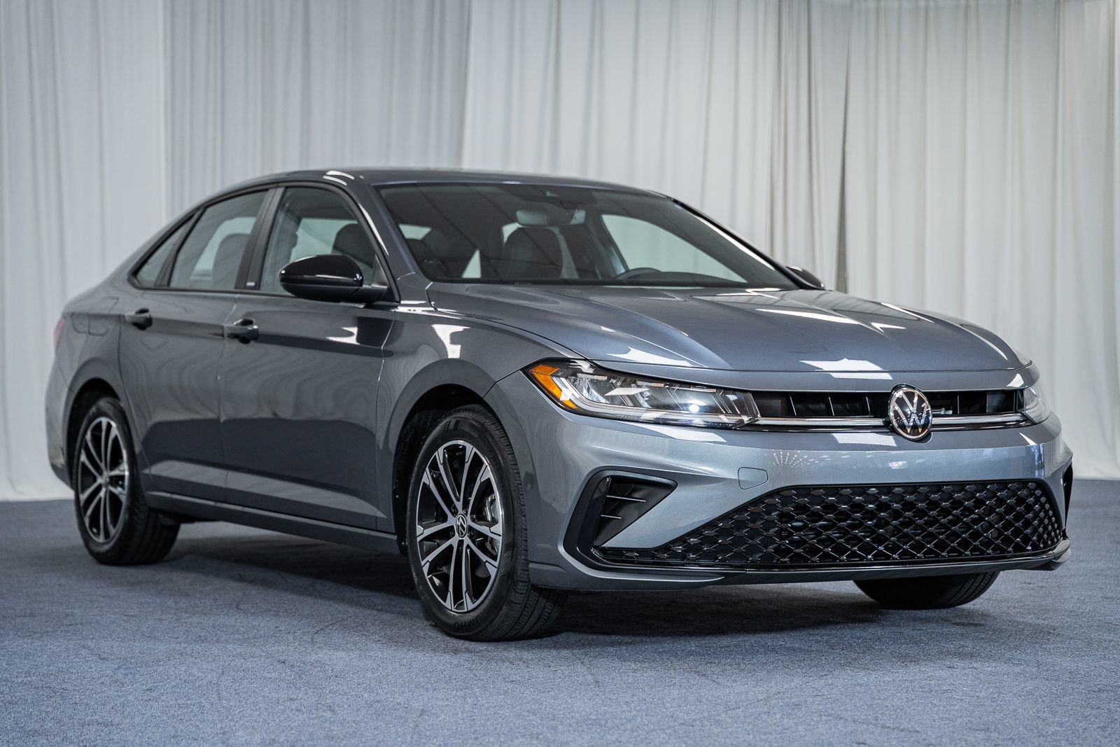 Used 2025 Volkswagen Jetta Sport FWD image 1