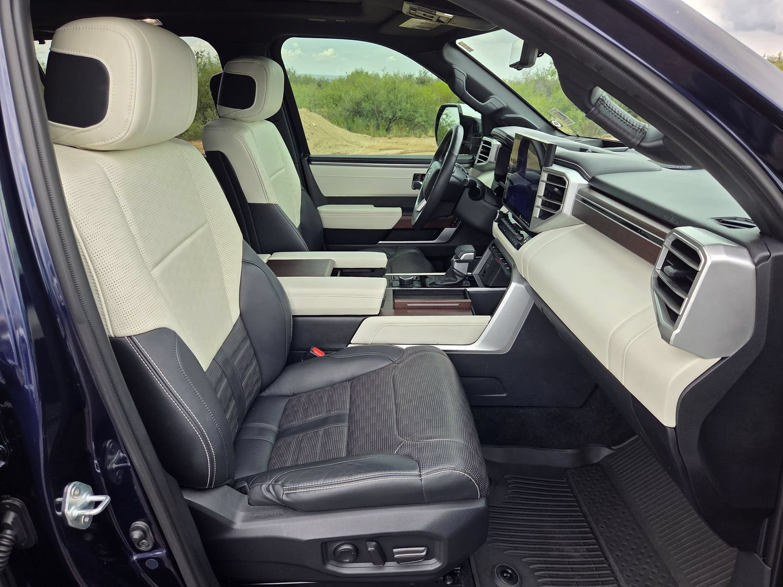 Used 2024 Toyota Sequoia Capstone AWD/4WD image 27