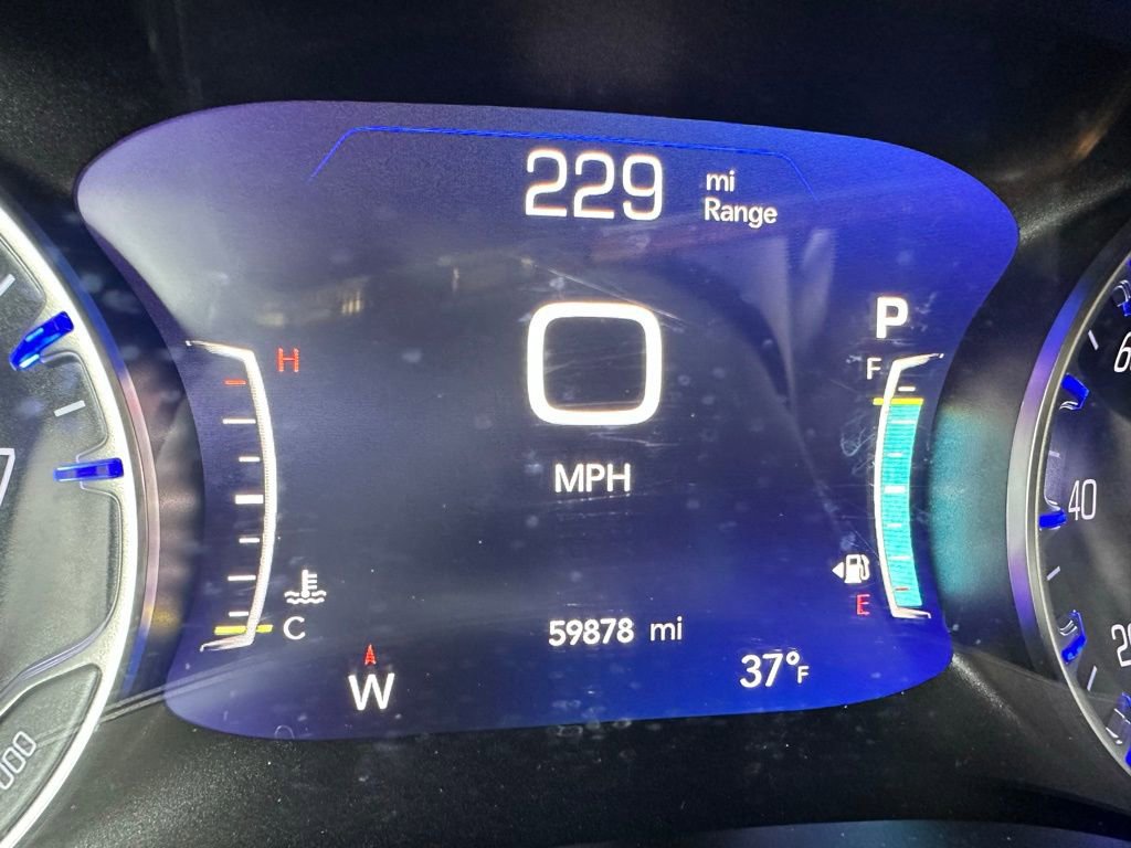 Used 2023 Chrysler Pacifica Touring-L image 4