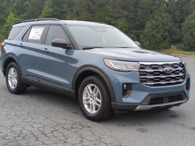 Certified 2026 Ford Explorer Active w/ Active Comfort Package RWD image 2