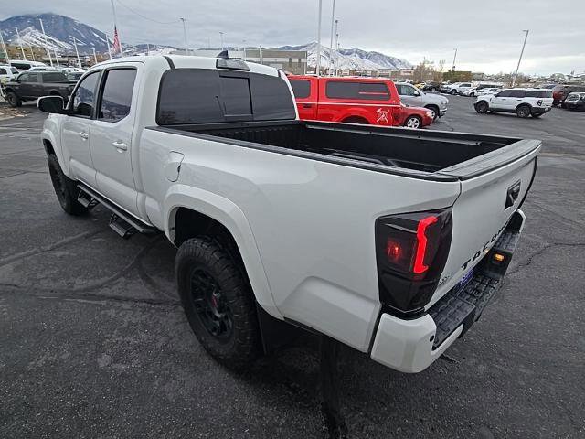 Used 2018 Toyota Tacoma TRD Sport w/ Technology Package image 3
