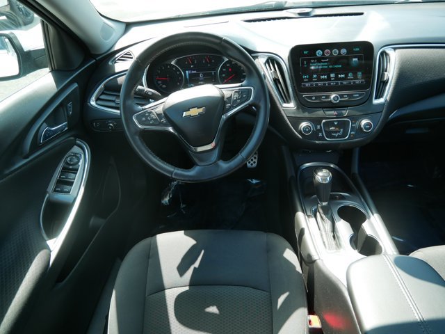 Used 2017 Chevrolet Malibu LT w/ Driver Confidence Package FWD image 13