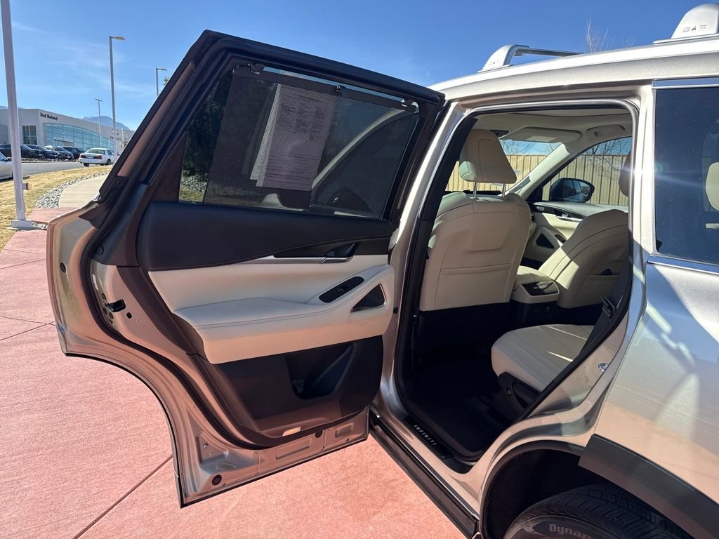 Used 2025 INFINITI QX60 Sensory w/ Vision Package image 18