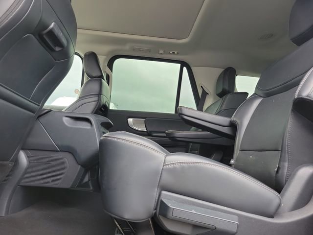 Certified 2025 Ford Expedition Platinum AWD/4WD image 9