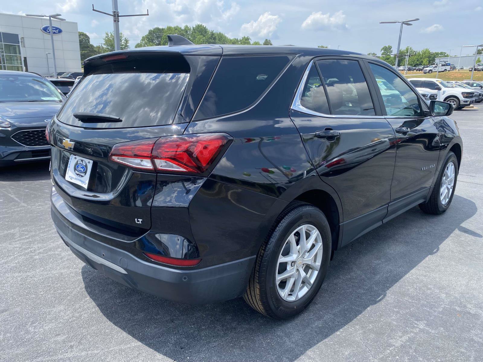 Used 2023 Chevrolet Equinox LT w/ Driver Convenience Package FWD image 7
