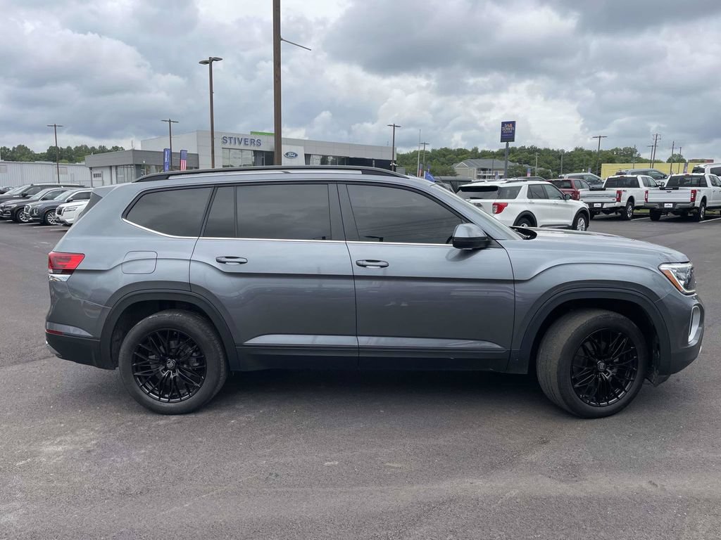 Used 2024 Volkswagen Atlas SE FWD image 2