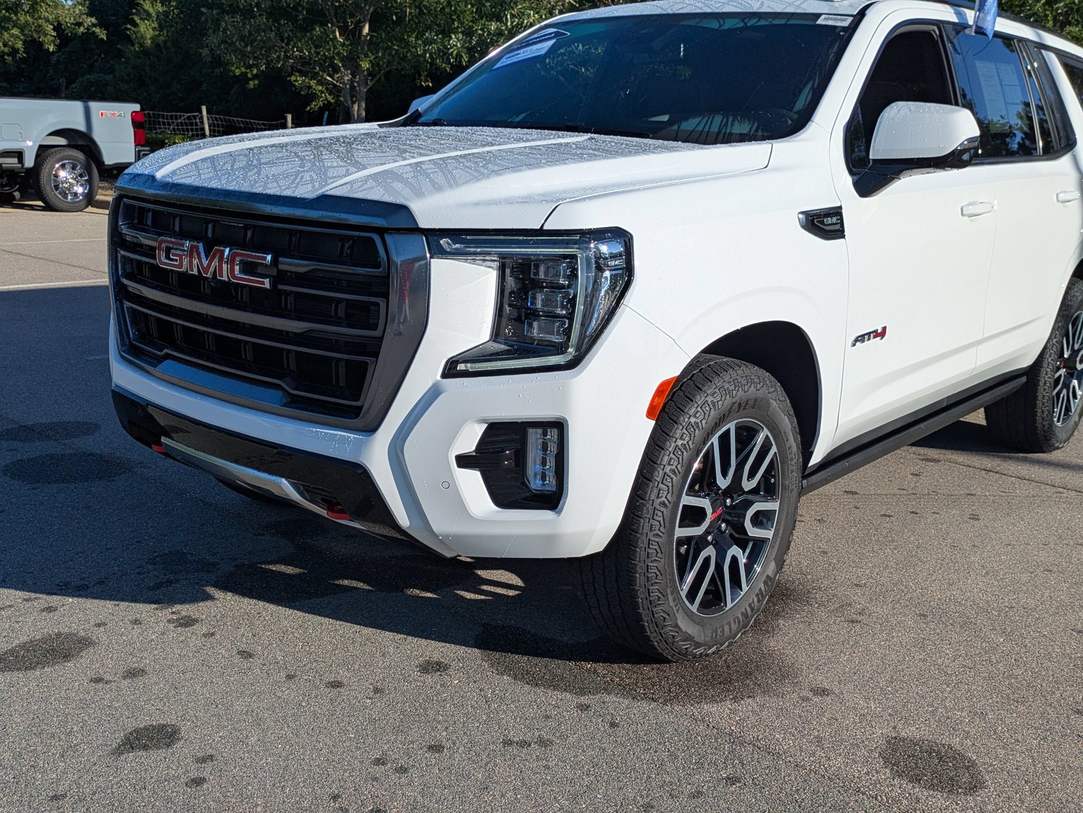 Used 2024 GMC Yukon AT4 w/ Technology Package AWD/4WD image 10