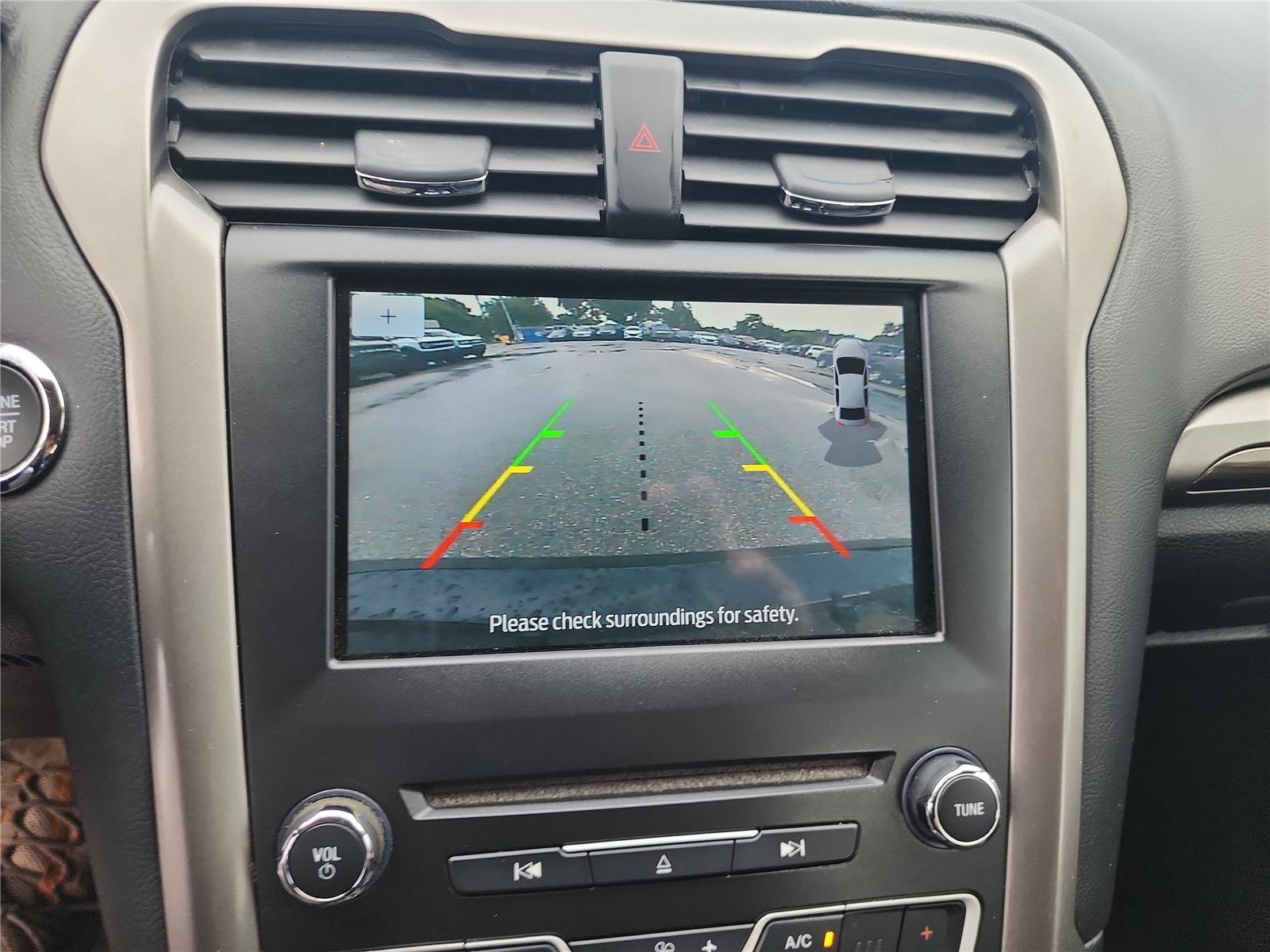 Certified 2018 Ford Fusion SE w/ Fusion SE Technology Package FWD image 25