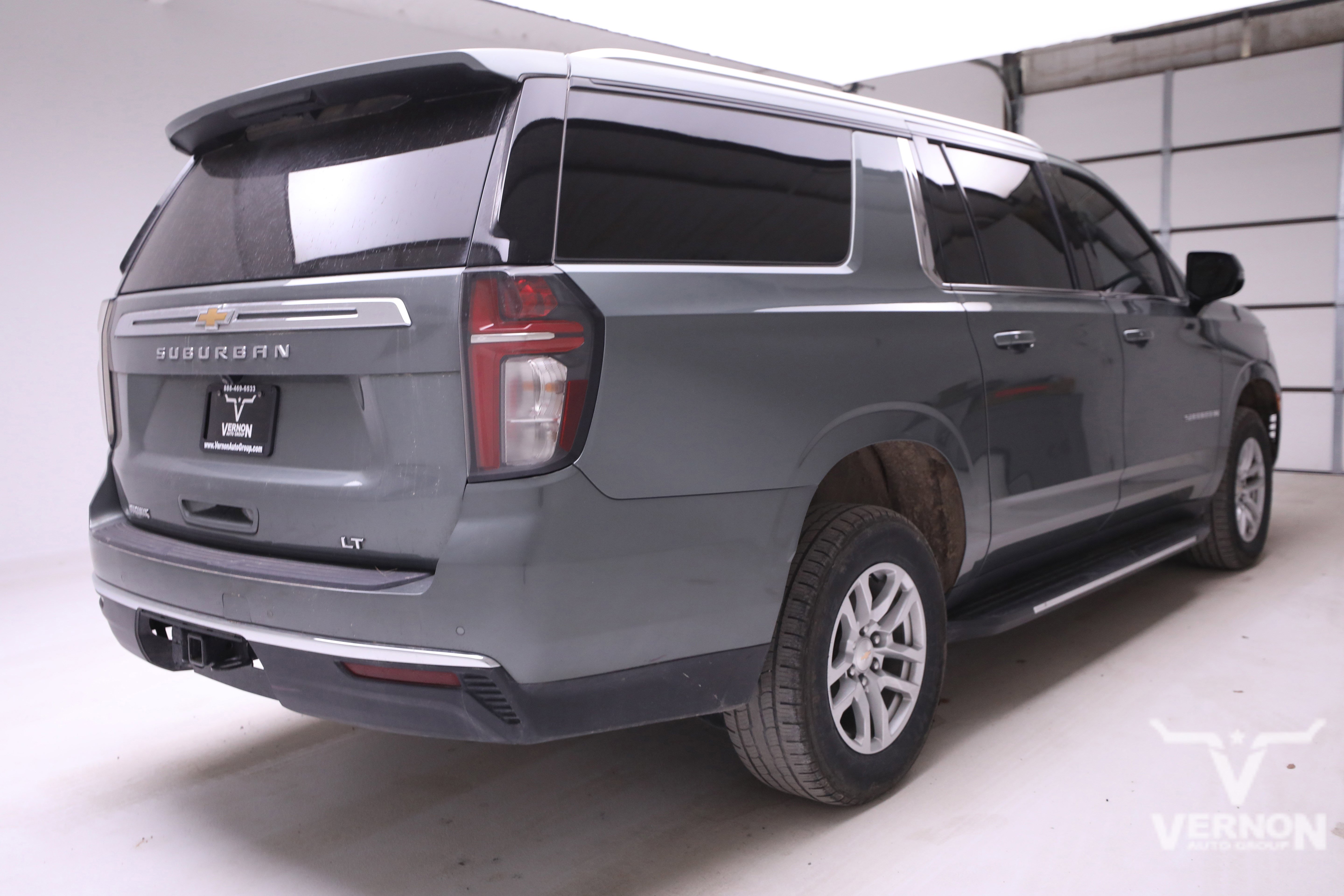 Used 2024 Chevrolet Suburban LT w/ Luxury Package image 4