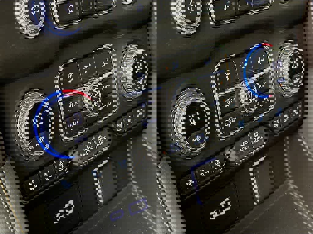 Used 2021 GMC Yukon AT4 image 21