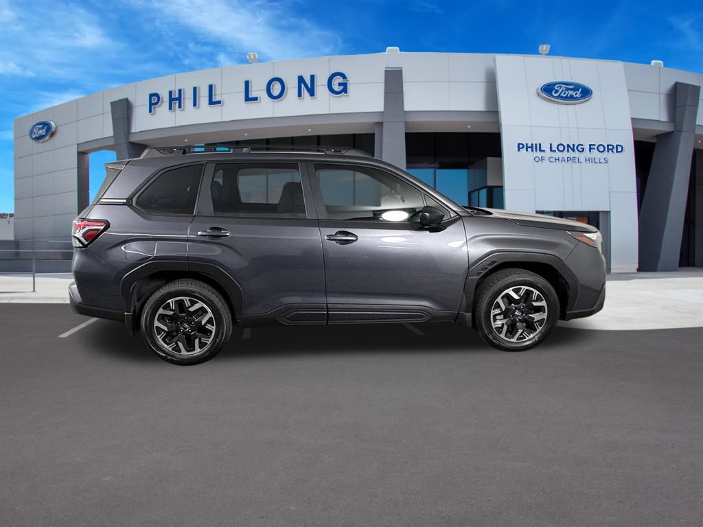 Used 2025 Subaru Forester AWD/4WD image 6