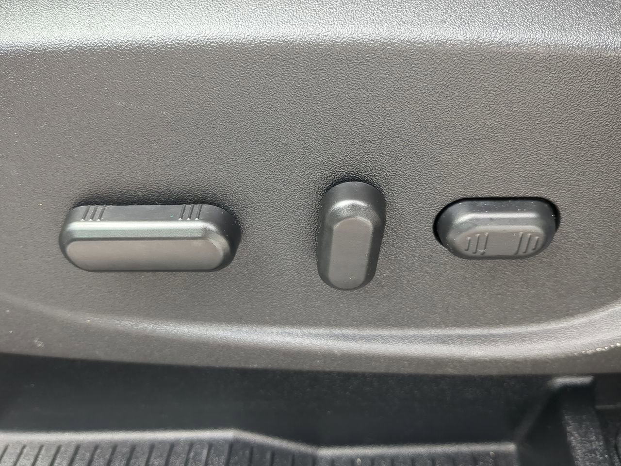 Certified 2017 Ford Escape Titanium FWD image 30