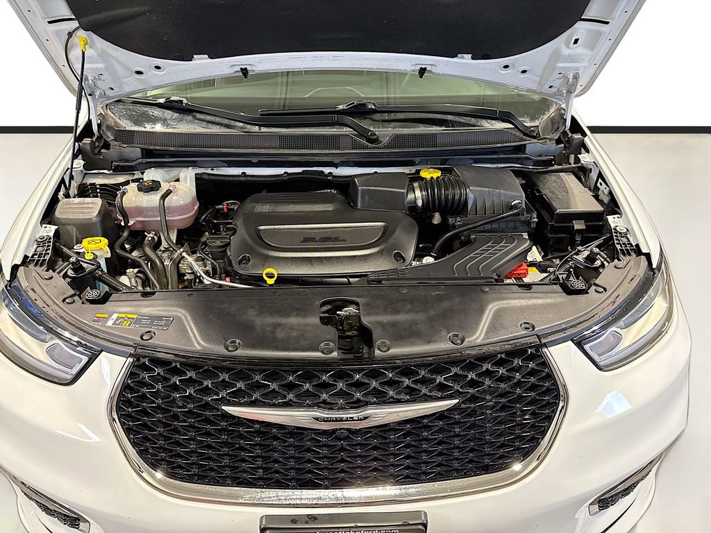 Used 2023 Chrysler Pacifica Limited FWD image 23