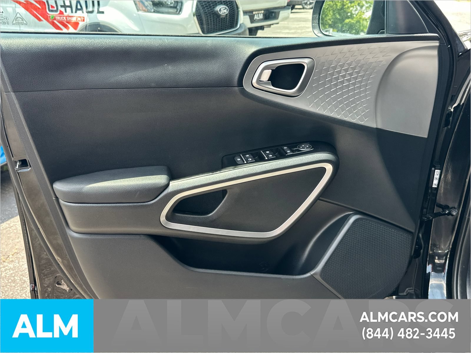 Used 2025 Kia Soul LX w/ LX Technology Package FWD image 11