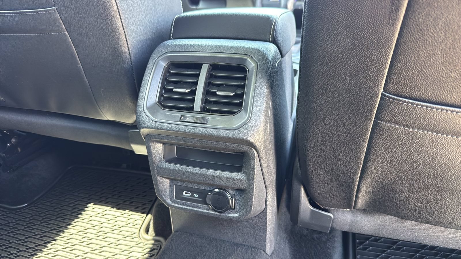 Used 2024 Volkswagen Tiguan SEL R-Line AWD/4WD image 27