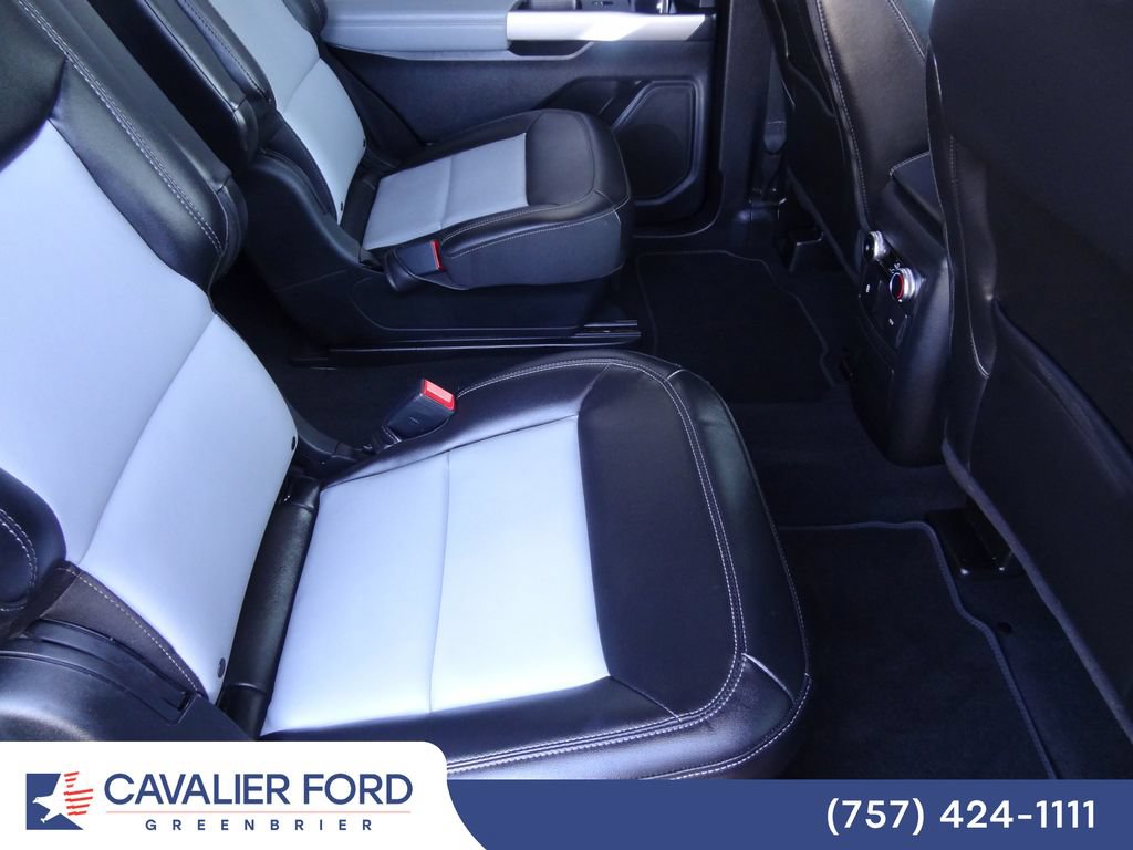 Certified 2022 Ford Explorer XLT w/ Equipment Group 202A RWD image 11