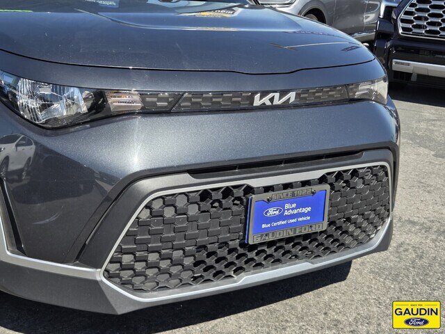 Used 2025 Kia Soul LX w/ LX Technology Package FWD image 2