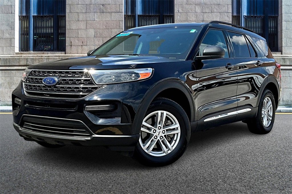 Certified 2023 Ford Explorer XLT w/ Class IV Trailer Tow Package image 2