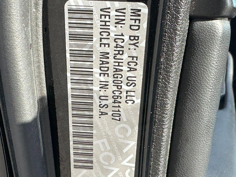 Used 2023 Jeep Grand Cherokee Laredo image 23