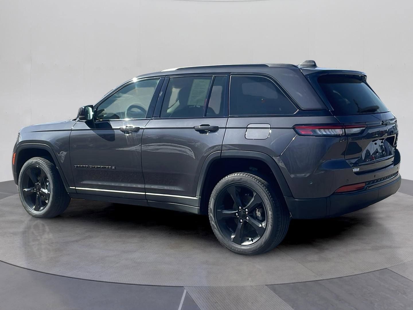 Used 2023 Jeep Grand Cherokee Limited w/ Black Appearance Package AWD/4WD image 3