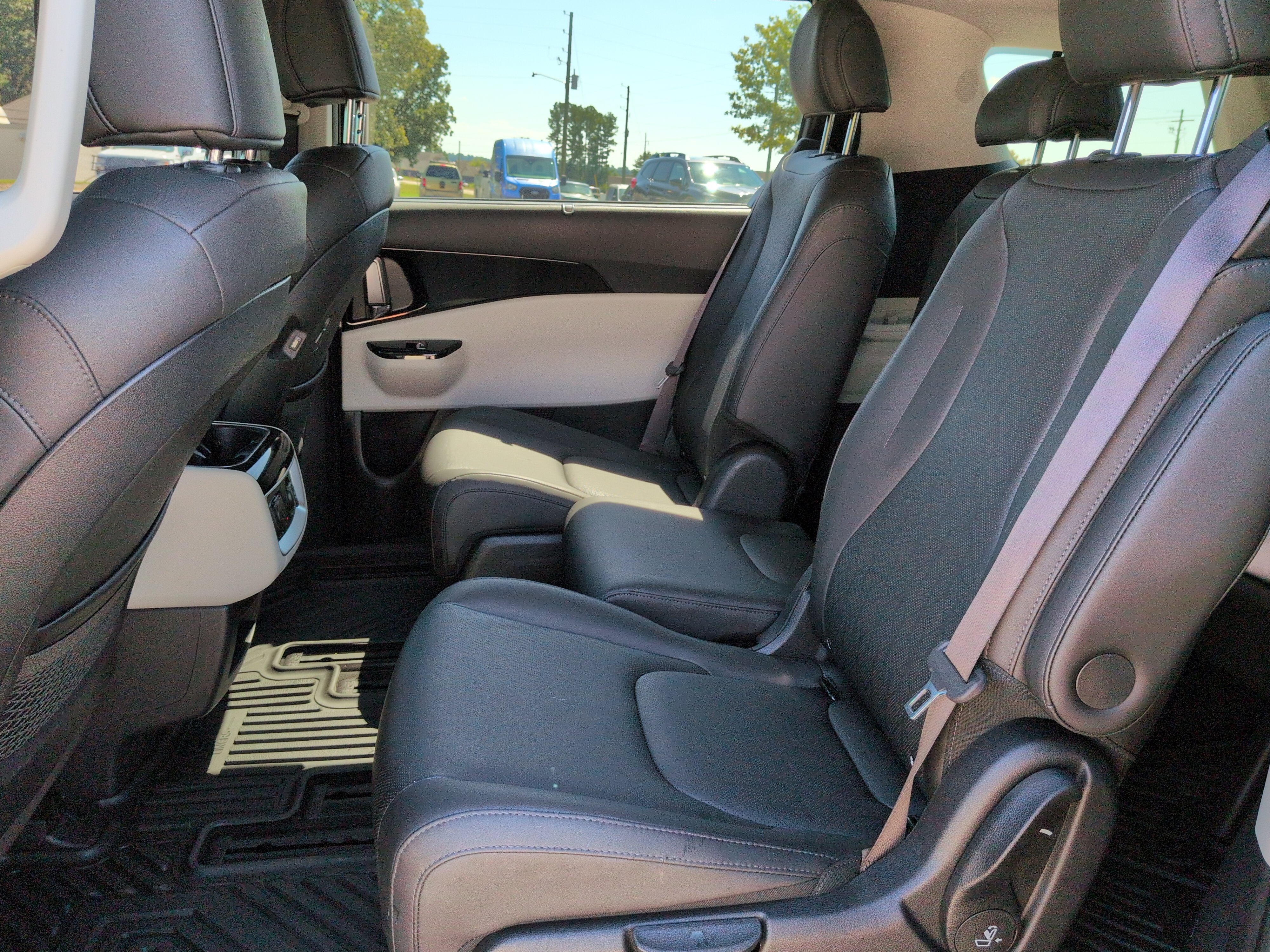Used 2022 Kia Carnival SX FWD image 12