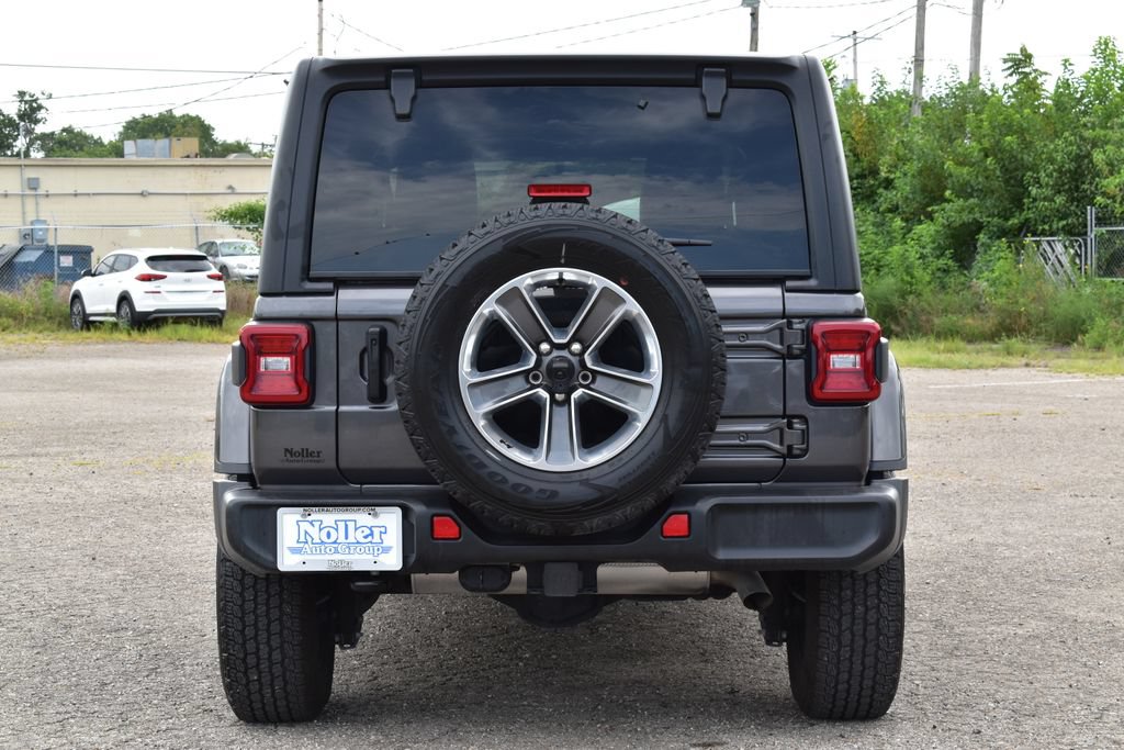 Used 2022 Jeep Wrangler Unlimited Sahara w/ LED Lighting Group AWD/4WD image 9