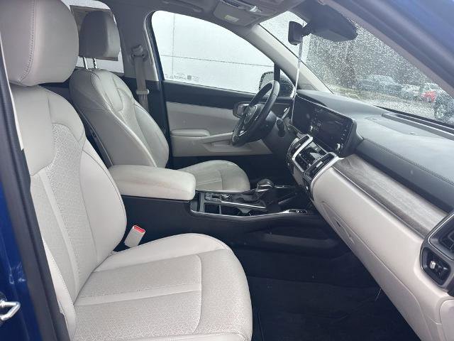 Used 2022 Kia Sorento EX w/ Panoramic Sunroof Package image 30