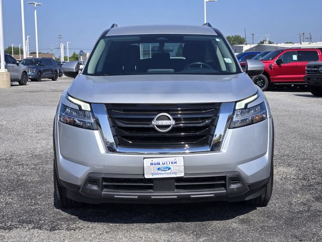 Used 2022 Nissan Pathfinder SV AWD/4WD image 2