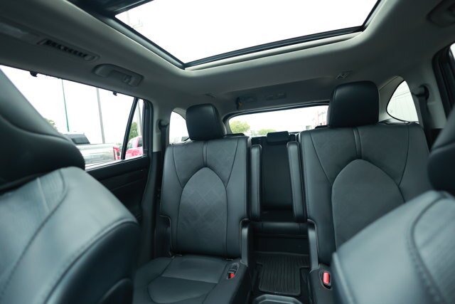 Used 2021 Toyota Highlander Platinum AWD/4WD image 22