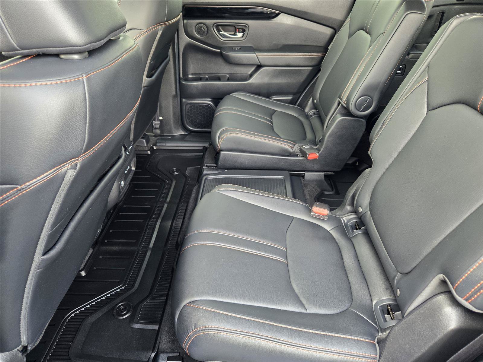 Used 2025 Honda Pilot TrailSport image 28