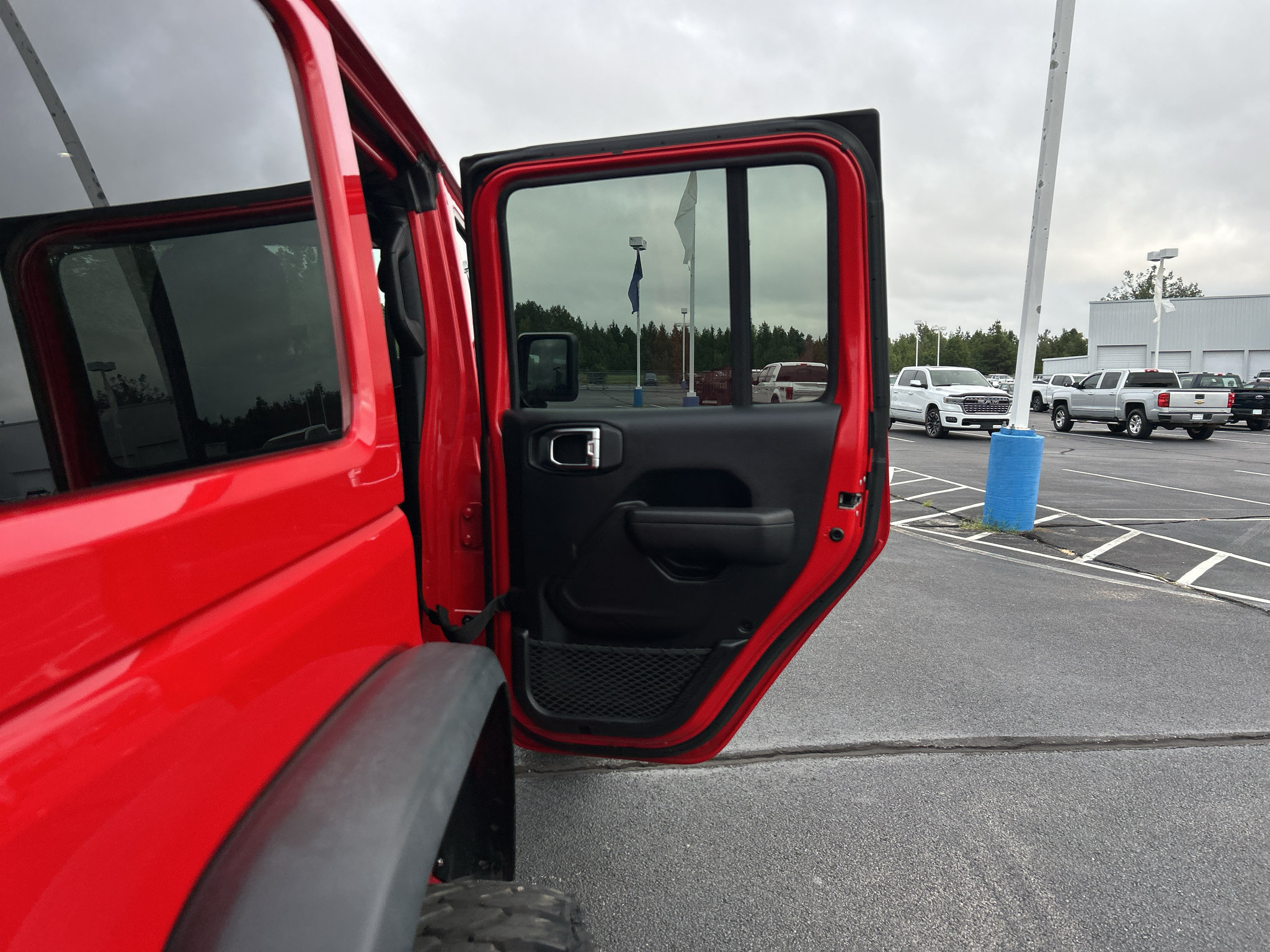 Used 2025 Jeep Wrangler Unlimited Rubicon AWD/4WD image 21