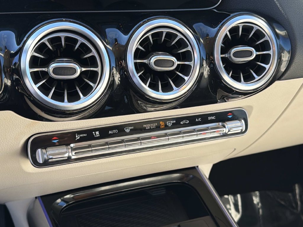 Used 2021 Mercedes-Benz GLA 250 w/ Premium Package image 25