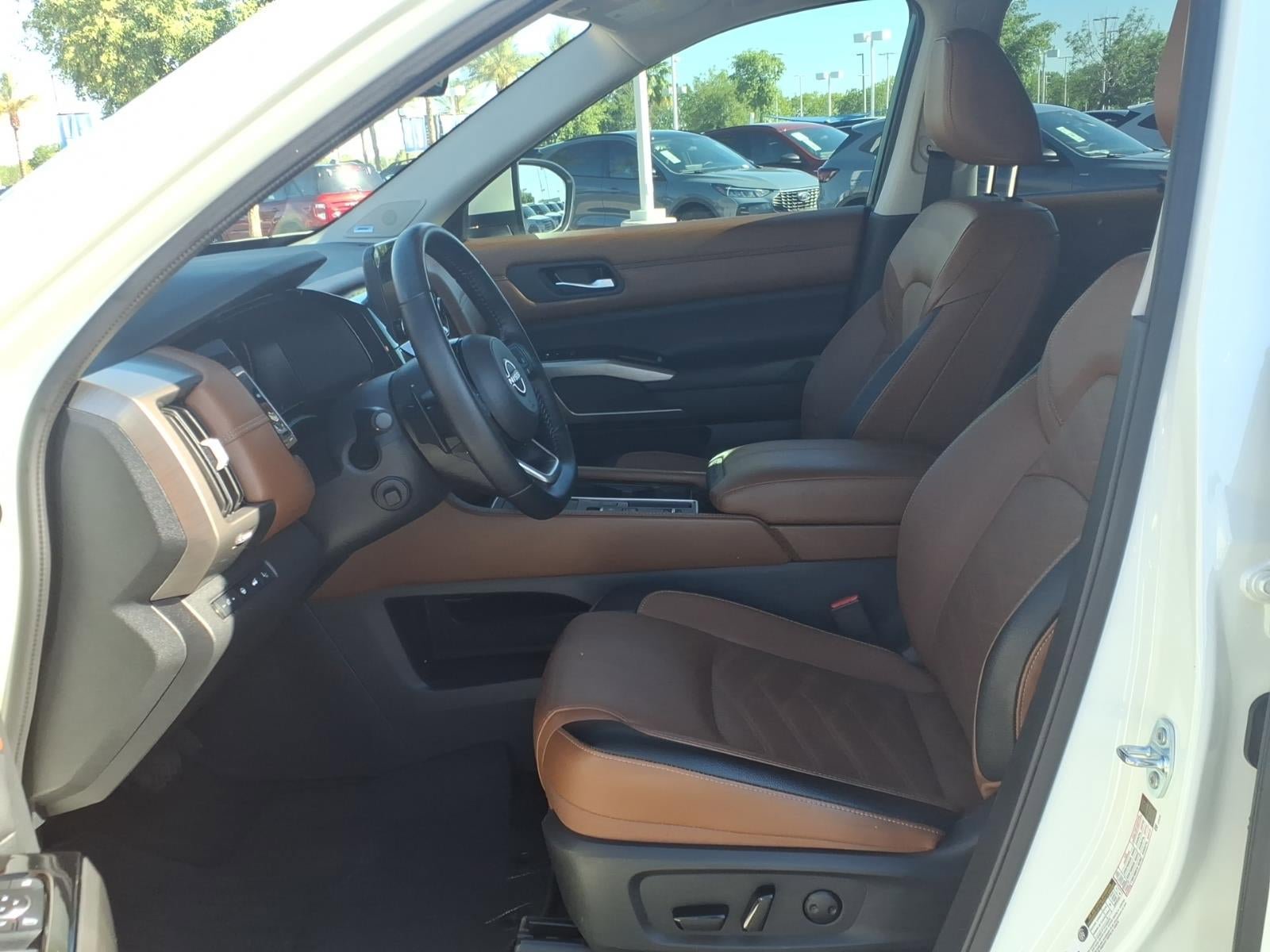 Used 2024 Nissan Pathfinder Platinum w/ Black Appearance Package FWD image 23