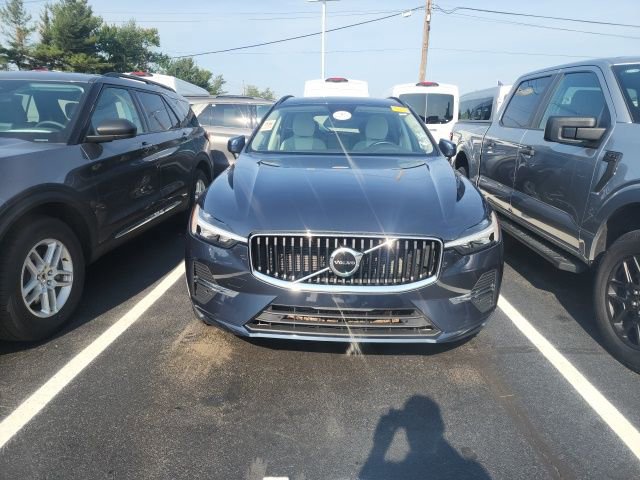 Used 2022 Volvo XC60 B5 Momentum image 3