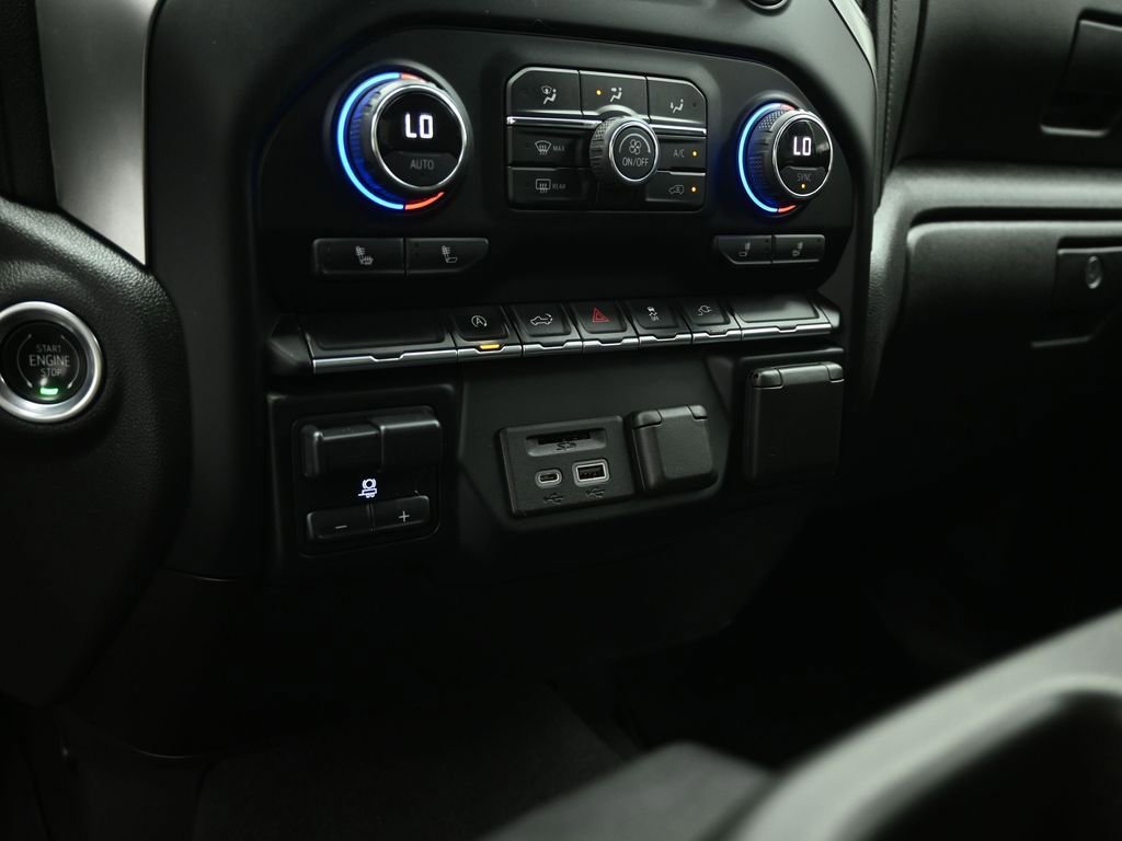 Used 2020 Chevrolet Silverado 1500 LTZ image 34