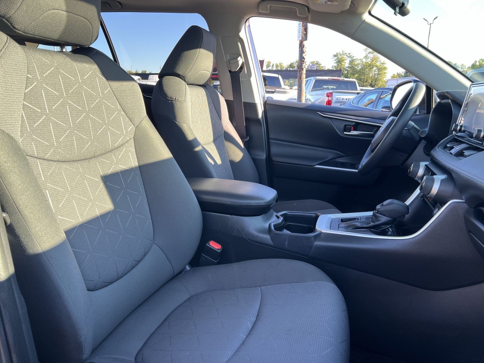 Used 2021 Toyota RAV4 XLE w/ Convenience Package AWD/4WD image 25