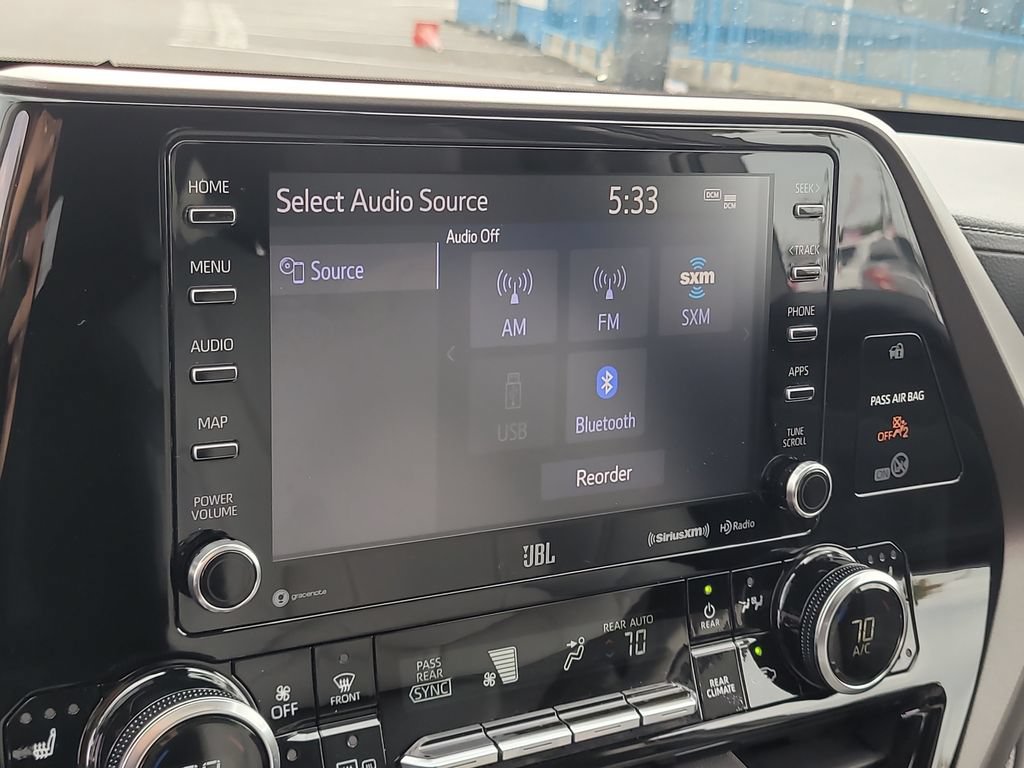 Used 2020 Toyota Highlander Limited FWD image 25