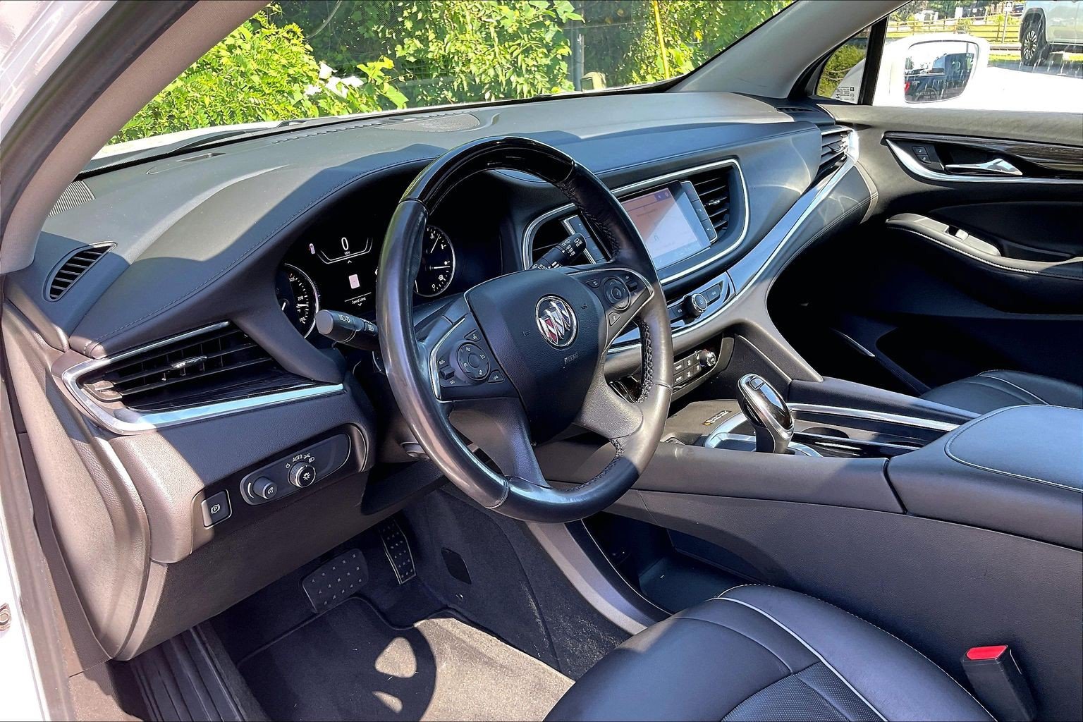 Used 2020 Buick Enclave Avenir w/ Avenir Technology Package AWD/4WD image 14