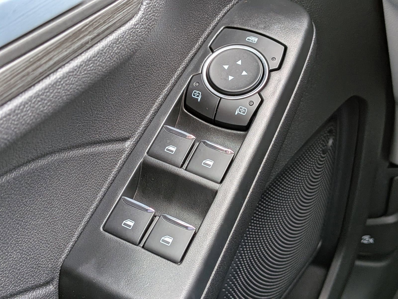 Certified 2025 Ford Escape Platinum image 28