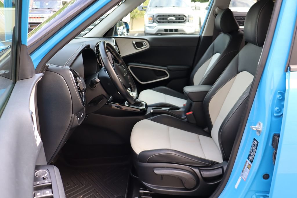 Used 2023 Kia Soul GT-Line FWD image 17