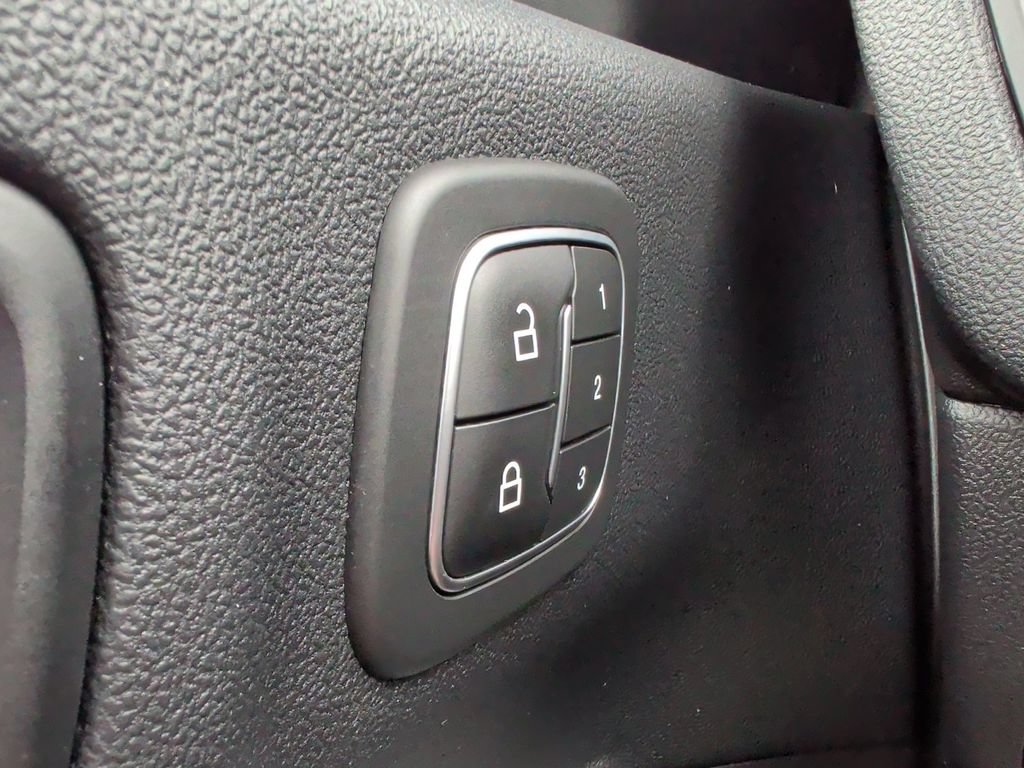 Certified 2020 Ford Escape SEL AWD/4WD image 29