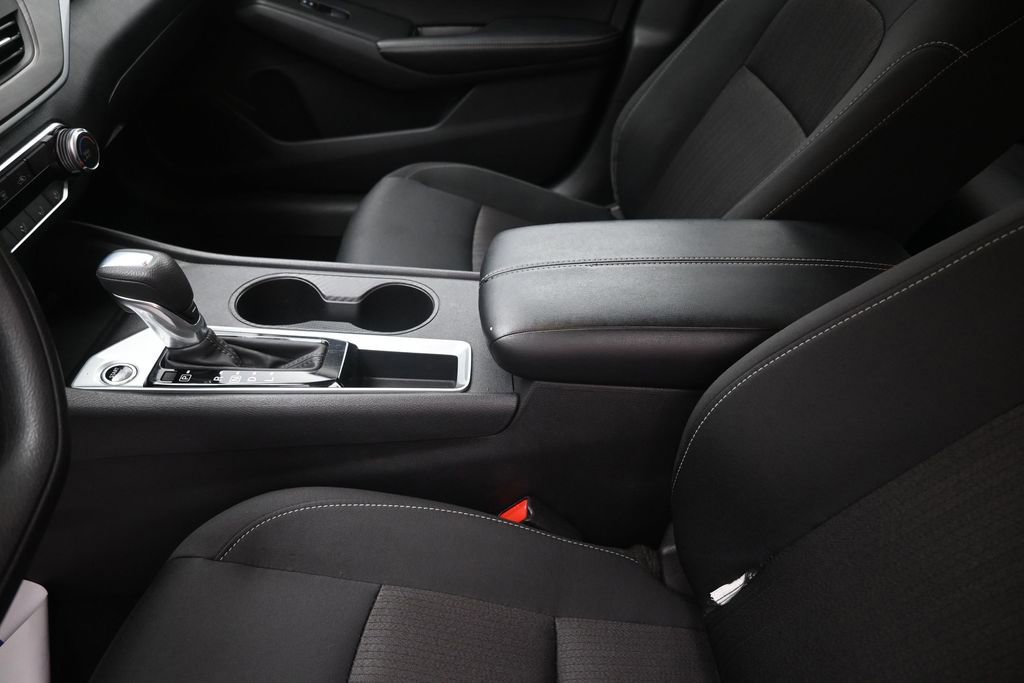 Used 2025 Nissan Altima 2.5 SV FWD image 25