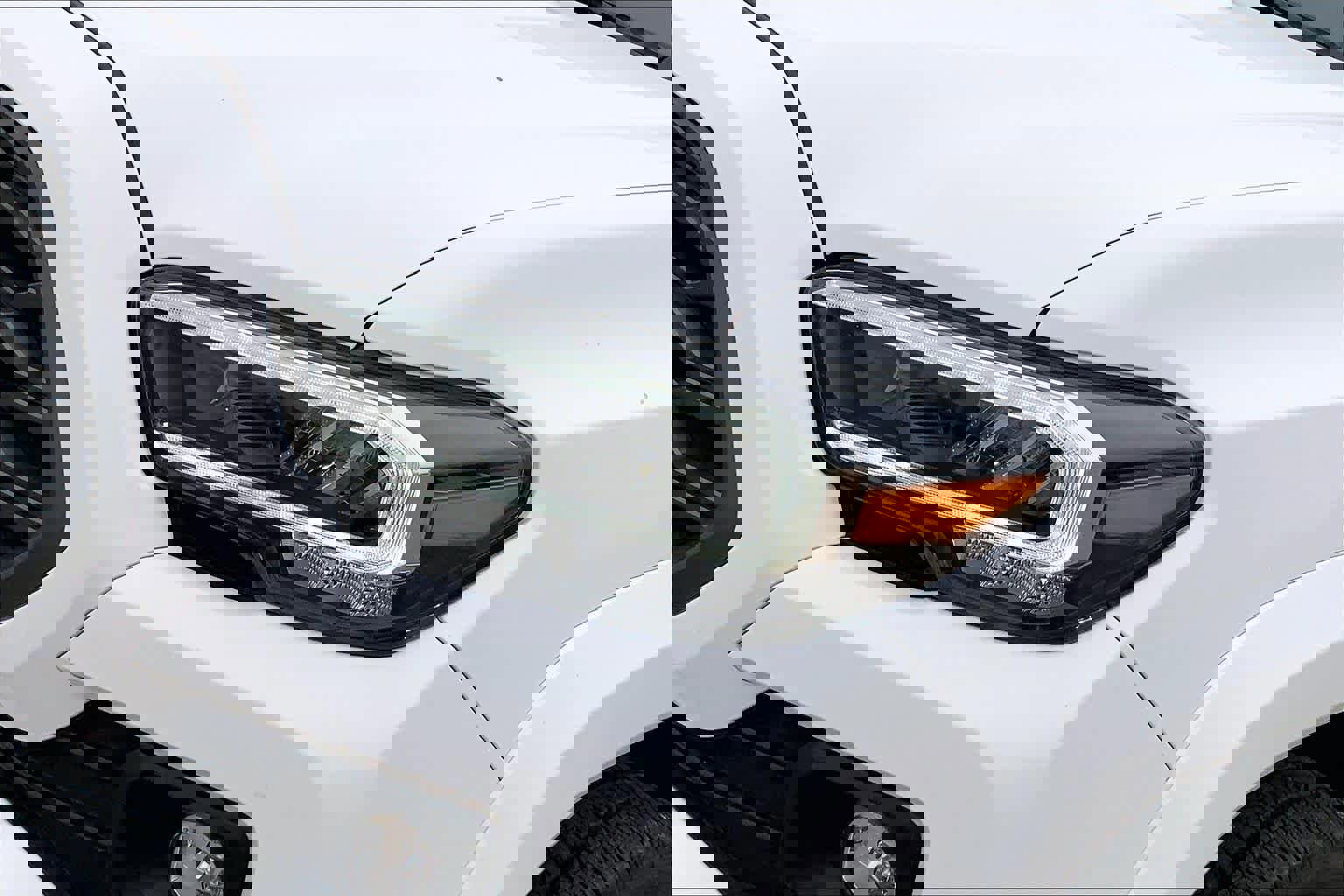 Used 2023 Toyota Tacoma TRD Sport w/ Technology Package image 28